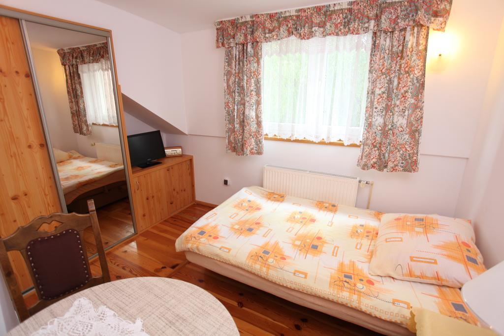 Gosciniec W Sadurkach Guest House Nałęczów Стая снимка