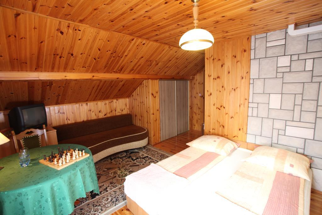 Gosciniec W Sadurkach Guest House Nałęczów Стая снимка