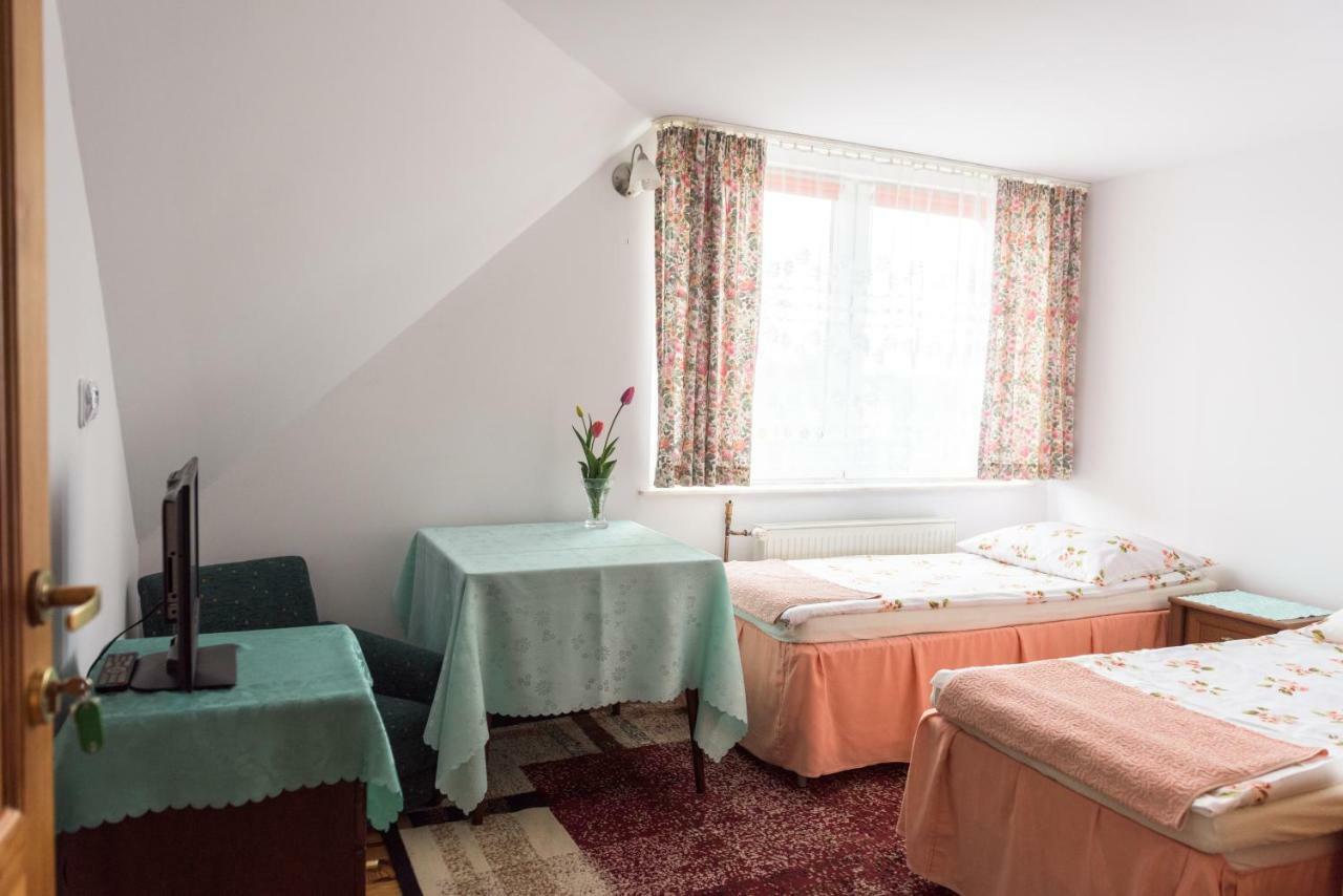 Gosciniec W Sadurkach Guest House Nałęczów Екстериор снимка