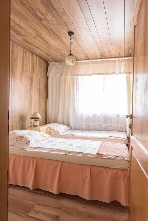 Gosciniec W Sadurkach Guest House Nałęczów Екстериор снимка